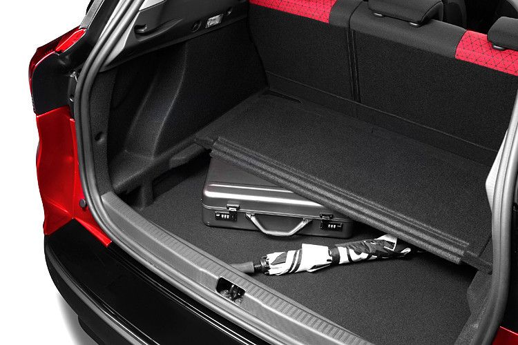 Für Kleimkram oder wenn der Platz oberhalb nicht reicht, stehen unterhalb des Gepäckbodens weitere 85 Liter Stauraum zur Verfügung. (Foto: Renault)