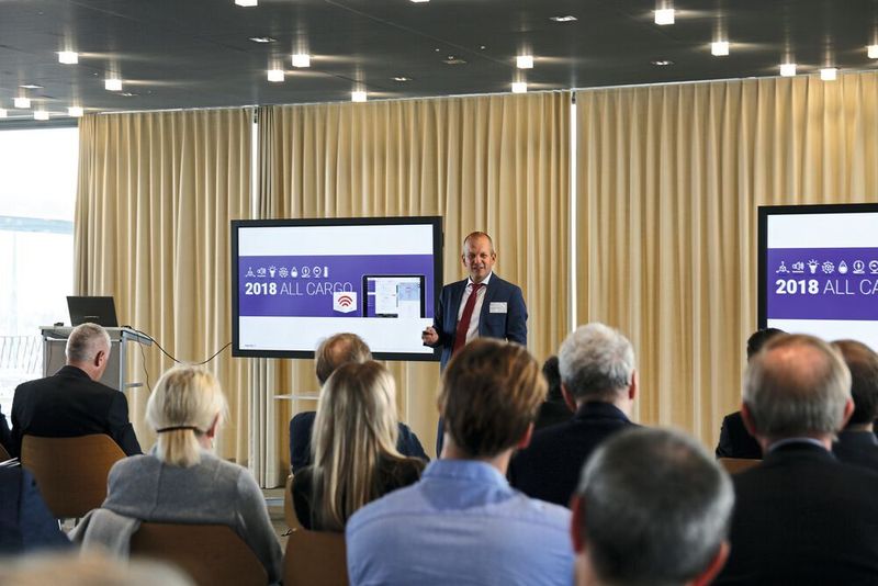 Mit dem Warentransport der Zukunft befasste sich der Vortrag: Digital Innovation in Supply Chain Management. Dazu sprachen Philipp Müller, Walter Isler, sowie Christoph Lienhard von der Panalpina Gruppe. (Dr. Acél & Partner)