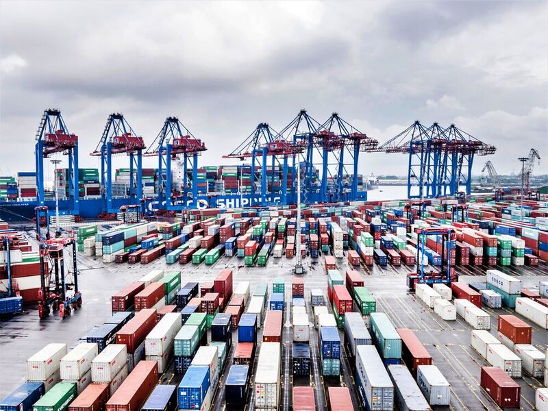 Das chinesische Unternehmen Cosco Shipping Port Limited, kurz Cspl, hat vom Bund die Genehmigung, sich an der Betriebsgesellschaft HHLA Container Terminal Tolleort GmbH (CTT) – hier im Bild – mit unter 25 Prozent zu beteiligen. Folgendes steckt dahinter ...