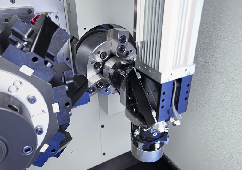 Servomotorisches 3-Achs-Gantry-Ladesystem beim Beladen der Spindel. (Bild: Emag)