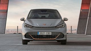 Der Cupra Born kostet ab September laut Listenpreis mindestens 32.700 Euro. Die teurere Version für 36.770 Euro startet schon Mitte August. (Bild: Seat)