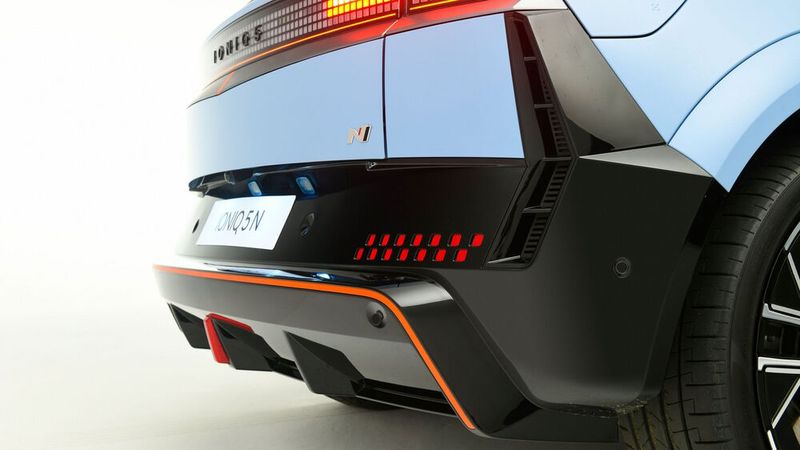 Auch ohne dicke Auspuff-Endrohre kann ein Sportwagen-Heck stark ausschauen. (Bild: Hyundai)