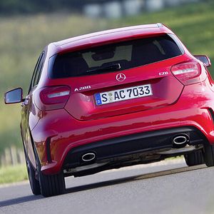 (Mercedes-Benz)