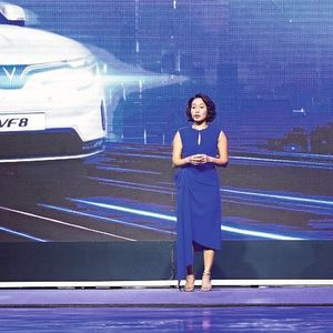 Die Vorstandschefin von Vinfast, Le Thi Thu Thuy, sieht mit dem Start der Auslieferung der E-Autos „einen Wendepunkt für die vietnamesische Autoindustrie“.(Bild:  Vinfast)