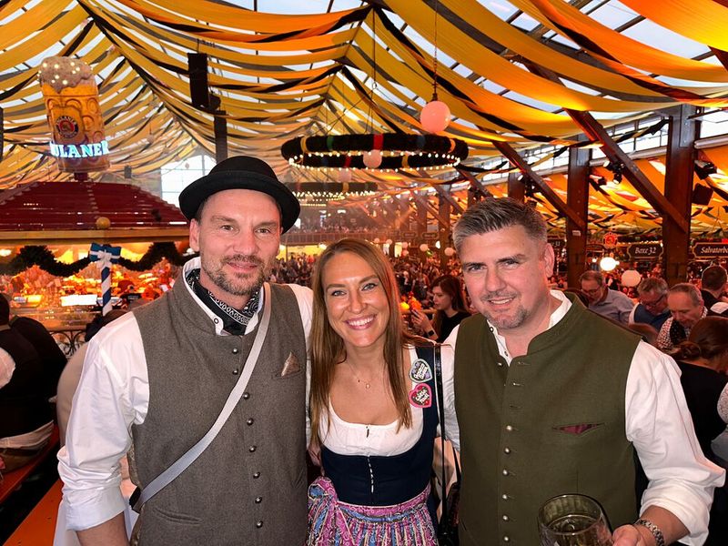Das Acronis-Team feiert im Paulaner: (v. l.) Christian Anding, Diana Sauerbrey und Markus Fritz (Bild: Vogel IT-Medien GmbH)