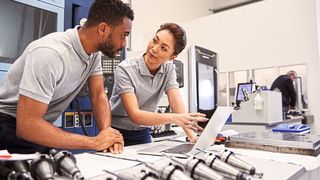 Welcher Maschinenbauer ist für Fachkräfte der attraktivste? Auskunft darüber geben exklusive Zahlen von Kununu. (©Monkey Business - stock.adobe.com)