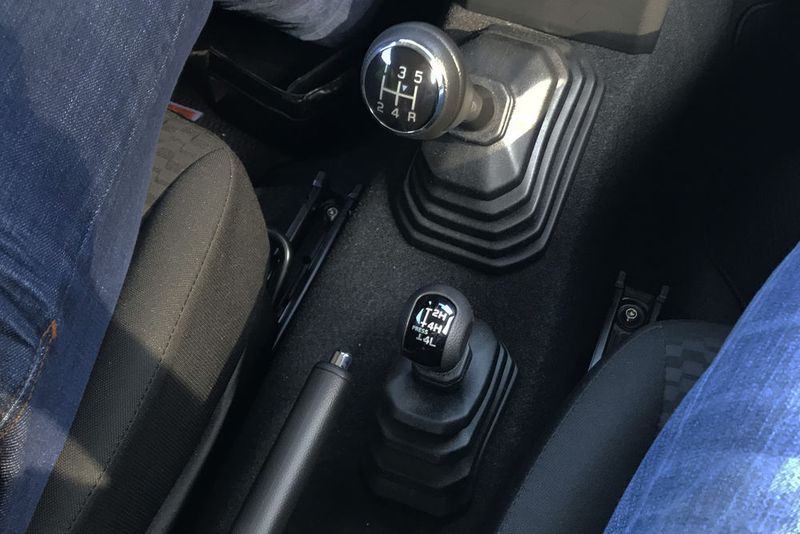 Im Gelände hilft dabei der zuschaltbare Allradantrieb mit Untersetzung. (Seyerlein/»kfz-betrieb«)