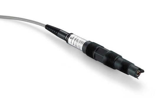 Der Rosemount-396A-pH-Sensor mit Ablagerungschutz liefert zuverlässige Messungen unter Prozessbedingungen, bei denen es leicht zu Ablagerungen und Verschmutzungen kommt.(Bild:  Emerson)