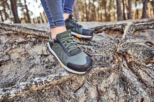 Der Sicherheitsschuh "Pan" unterstützt die natürliche Bewegung der Füße. (Bild:  Baak)