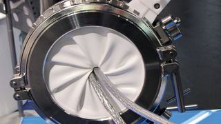 Der Irismanschettenverschluss hat sich als vielseitiges Dosierinstrument für trockene Feststoffe bewährt. (Bild: Keyser & Mackay)