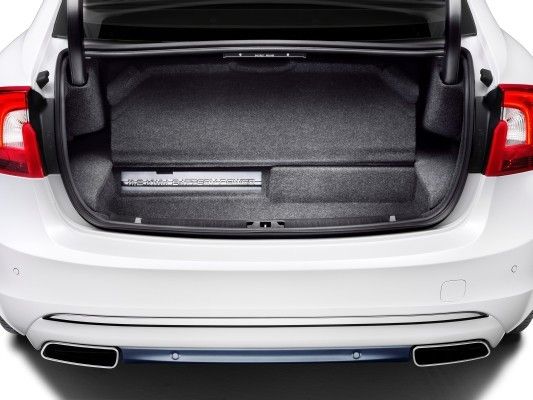 Der Volvo S60L PPHEV Concept Car ist in einem matten Crystal Weiß-Perleffekt lackiert. (Bild: Volvo)