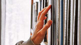 In wissenschaftlichen Publikationen landen eher erfolgreiche Reaktionen als fehlgeschlagene. Das verzerrt jedoch das Bild und erschwert sogar KI-Methoden die Prognose von Reaktionsausbeuten (Symbolbild). (Bild: gemeinfrei, Guzel Maksutova)