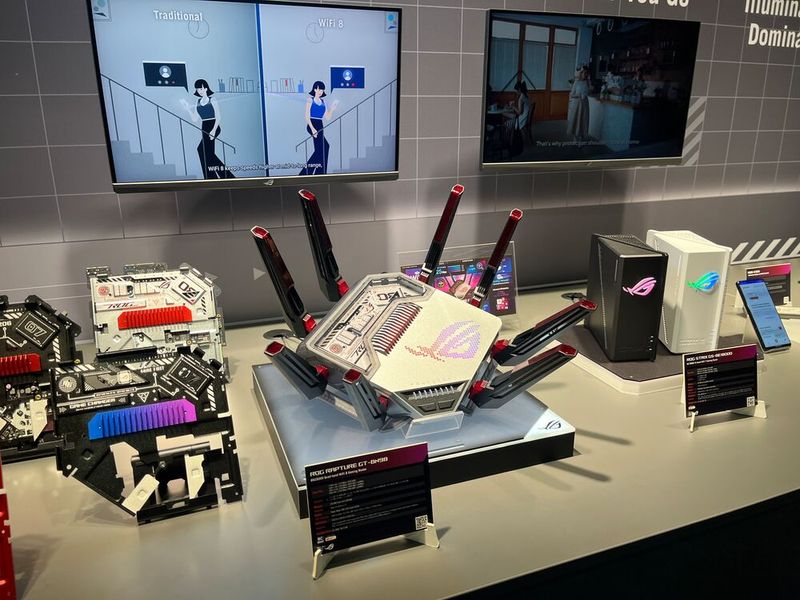 Der ROG Rapture GT-BN98 soll mit seinen acht Antennen einen Quad-Band-Durchsatz von bis zu 25.000 Mbit/s liefern. (Bild: Vogel IT-Medien)