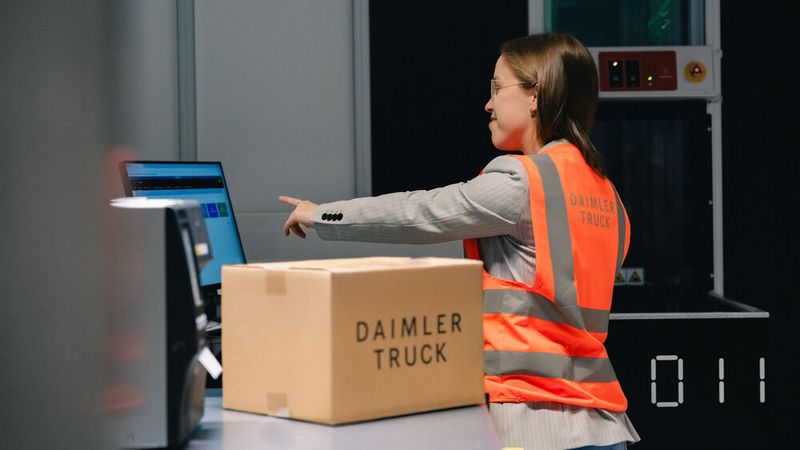 Das operative Tagesgeschäft in dem Logistikcenter führt das Unternehmen DP World. (Bild: Daimler Truck AG)