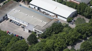 Infraserv Vakuumservice, eine 100-% Tochtergesellschaft der Shimadzu Corporation Japan, ist verkehrstechnisch gut angebunden: an Autobahnen in Ost-West- sowie Süd-Nord-Richtung. Auch der Flughafen München ist nur wenige Kilometer entfernt. (Shimadzu)