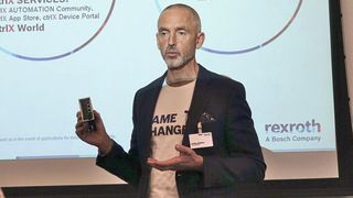 Steffen Winkler presents the innovations for the ctrl X Automation platform and explains that the controller covers 80 % of automation tasks. (Stefanie Michel)