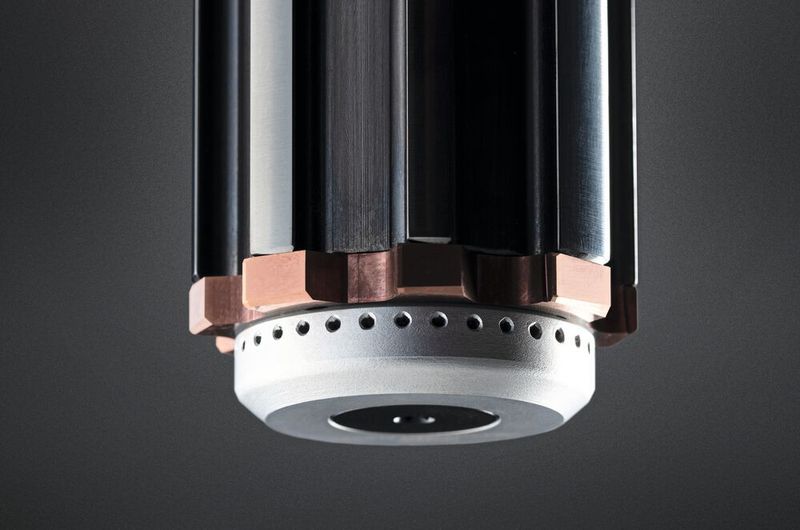 Additive Manufacturing: Detailaufnahme des 3D-gedruckten Kühlmittel-Aufsatzes, der für eine strömungsoptimierte Zuführung an der Schneide sorgt.  (Horn/Sauermann)