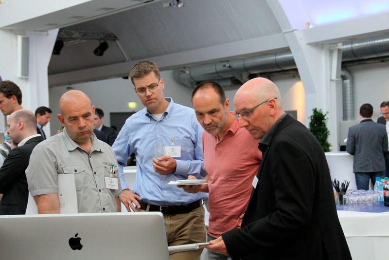 Am 31. Mai 2016 trafen sich rund 100 Experten im Vogel Convention Center in Würzburg, um sich über wichtige Trends und Themen der Industrial Usability zu informieren. Die Referenten zeigten auf, wie Unternehmen ihre Kunden mit der richtigen Usability begeistern können und wettbewerbsfähig bleiben. (Karin Pfeiffer/elektrotechnik)