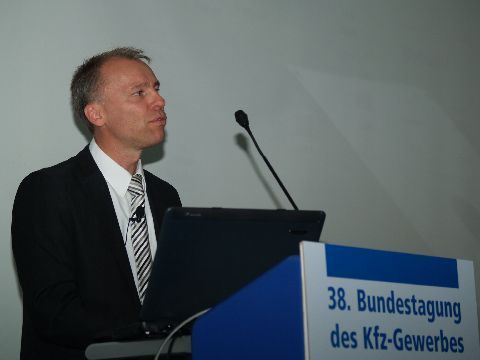 Stefan Bratzel erläuterte den Paradigmenwechsel im weltweiten Autohandel. (Archiv: Vogel Business Media)