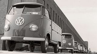 Die Produktion des T1 begann 1950 im VW-Werk in Wolfsburg. (Bild: VW)