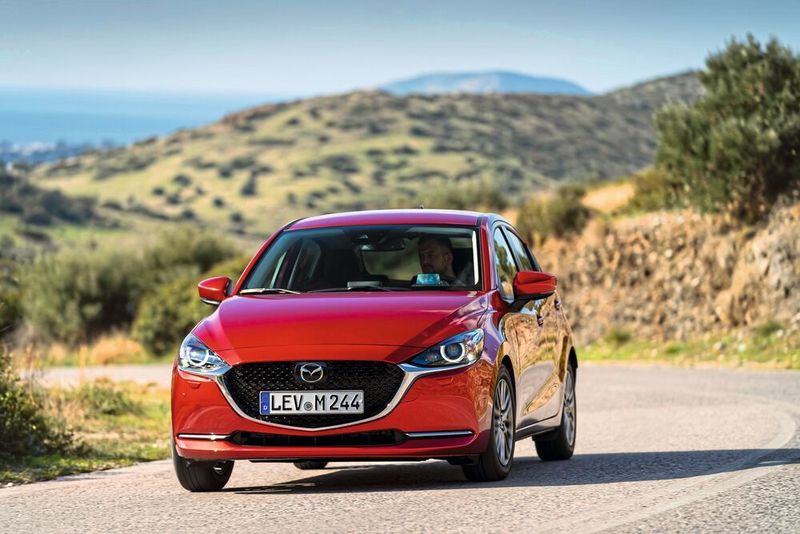 Gegen Aufpreis gibt es 16-Zoll-Aluräder, ein Head-up-Display oder Matrixlicht für die Scheinwerfer. (Mazda)