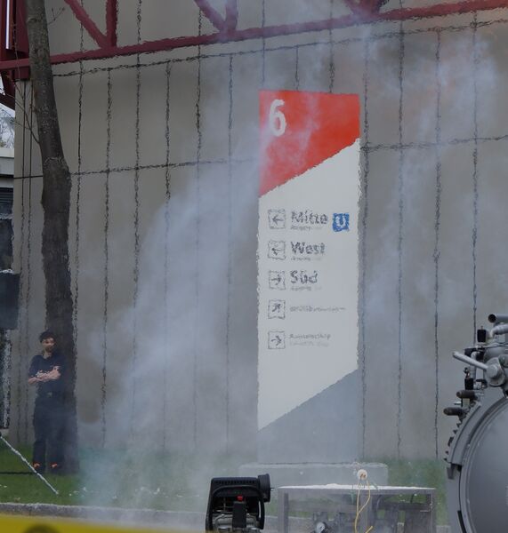In line with the motto ‘all theory is grey’, visitors can impressively experience the fatal results of handling hazardous substances negligently during this years POWTECH. Two live explosions are demonstrated and suitably explained in the exhibition centre park daily at 1 p.m. and 3 p.m.. Our picture gallery shows the explosion from April 23rd at 1 p.m.. (Picture: Stephan/PROCESS Worldwide)
