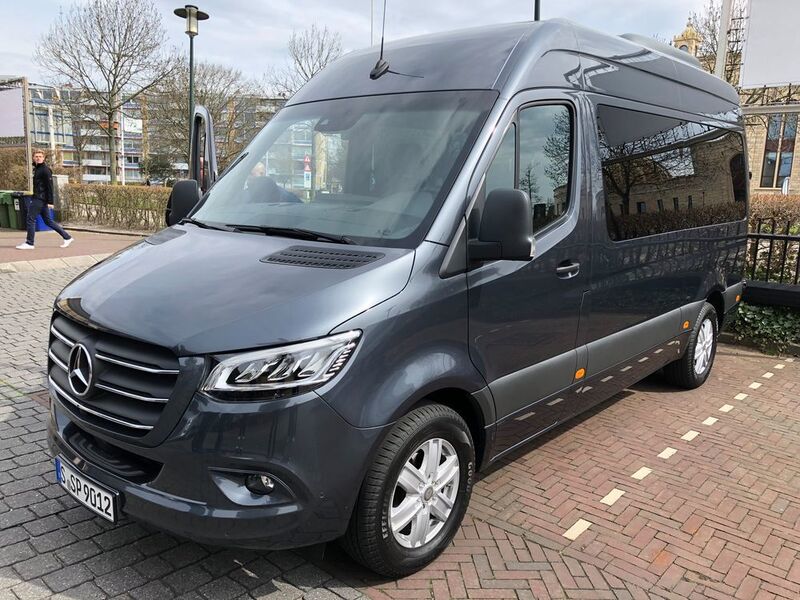 ... oder der Reisebus, der in der größten und längsten Ausführung Platz für 19 Passagiere und einen Fahrer bietet.  (Faust / »kfz-betrieb«)