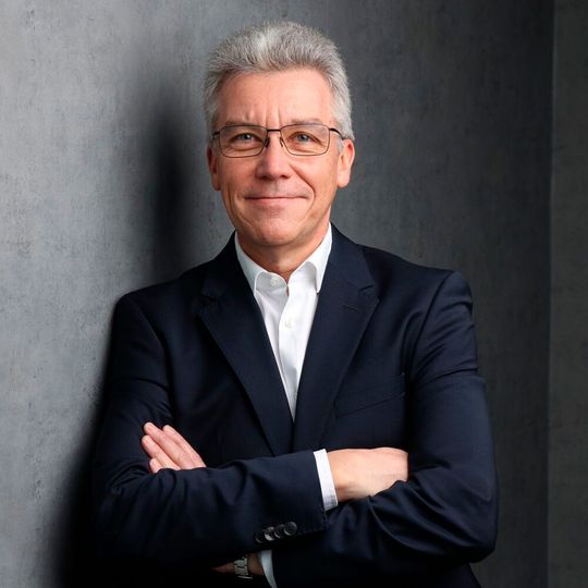 Stefan Hofschen, CEO der Swissbit AG, sieht in KI, Edge Computing und Cybersecurity zentrale Treiber für zuverlässige, sichere und langfristig verfügbare innereuropäische Speicher- und Sicherheitslösungen. (Bild:  Swissbit)
