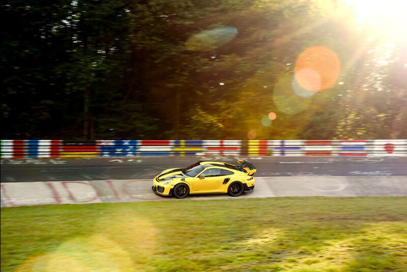 Die Durchschnittsgeschwindigkeit auf der Rekordfahrt betrug 184,11 km/h. (Porsche)