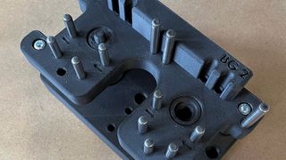 de-2022-08-900-3d-druck-industrie-3d-drucker-poka-yoke-form-mark3d-markforged-werkstuecktraeger-sonderbauteile (Quelle: )