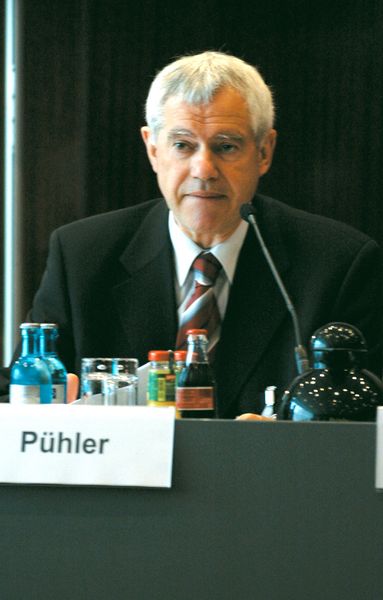 Prof. Dr. Alfred Pühler, Vorsitzender “Biotechnologe” in der Dechema:  „Transgene Energiepflanzen akzeptiert die Bevölkerung eher, als transgene Nahrungsmittel.“ (Archiv: Vogel Business Media)