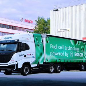 Bosch hat in seinem Werk in Nürnberg einen brennstoffzellenelektrischen Truck im Realbetrieb.(Bild:  Bosch)