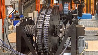 Igus Komponenten sorgen für eine betriebssichere und leise Alternative zu Kabeltrommeln. (Igus / Evolving Picture 2017)