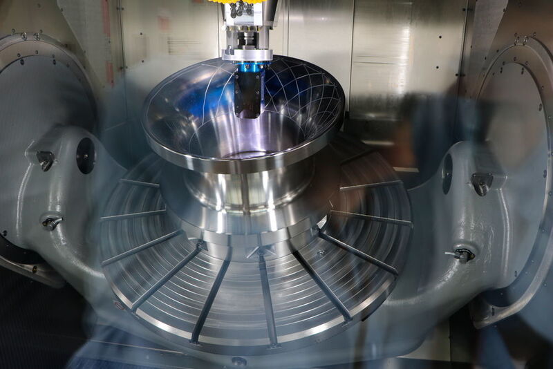 Maschinenvorführungen auf der Hermle-Hausausstellung. (Sonnenberg)