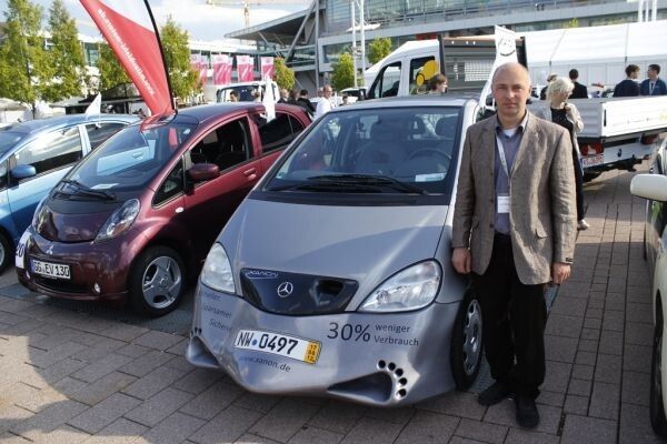 Bertha Benz Challenge 2012, 1. Tag: Präsentation der teilnehmenden Fahrzeuge auf dem Freigelände der Frankfurter Messe. Hier der W168/A140 von Xanon. (Ulrich Steinlechner)