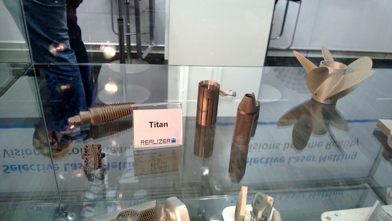 Bauteile aus der Laserschmelzanlage von Realizer. (Bild: D.Quitter, konstruktionspraxis)