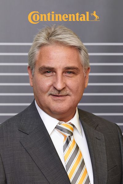Peter Schmidt ist Leiter der Entwicklung und Produktindustrialisierung Vollreifen Commercial Specialty Tires bei der Continental AG in Hannover. (Bild: Continental CST)
