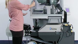 Die Beutelverpackung exakter Sollmengen kleiner Schüttgüter erlaubt das neue Autobag-Verpackungssystem Comcount (Bild: Zamzow/ZBP Berlin)