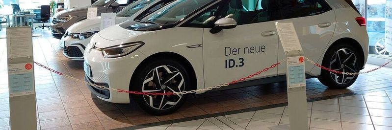 Zumindest ein wenig Kundenverkehr könnte in manche Autohäuser ab kommender Woche zurückkehren. Zumindest ein wenig Kundenverkehr könnte in manche Autohäuser ab kommender Woche zurückkehren.