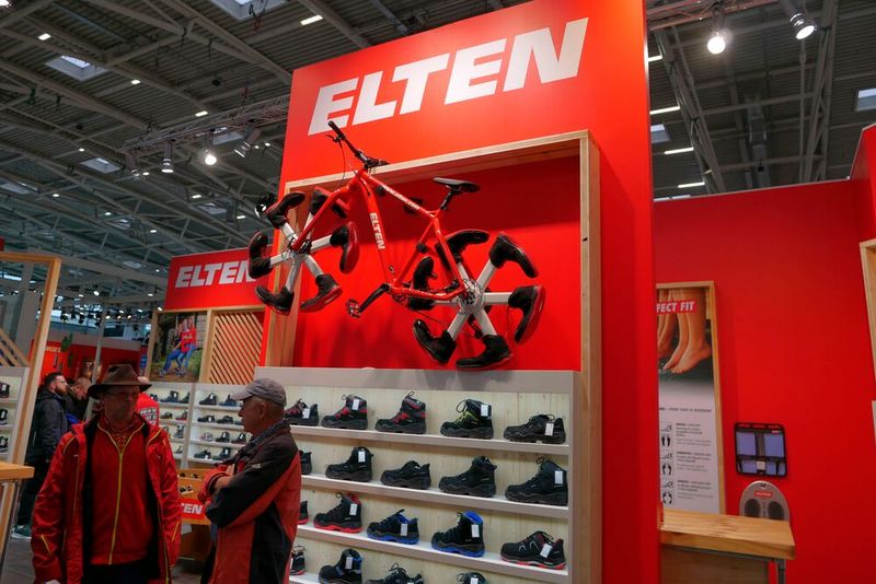 Besucher können sich auf der Bauma nicht nur über neue Baumaschinen und Antriebe informieren. Auch die Arbeitssicherheit wird von Unternehmen wie Elten thematisiert.  (Bild: Sandro Kipar/VCG)