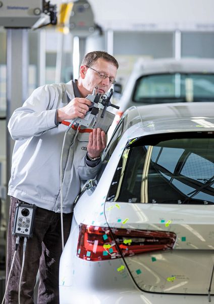 Bild 5: Optische Erfassung von Spaltmaßen und Radienverhältnissen. (Bild: Audi)