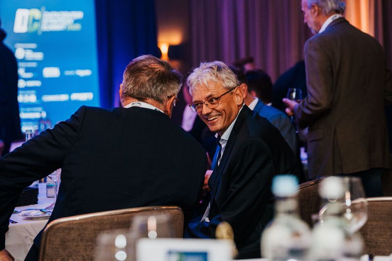 Das elegante Galadinner bot die perfekte Gelegenheit, in entspannter Atmosphäre wertvolle Kontakte zu knüpfen. (Bild: Vogel IT-Akademie)