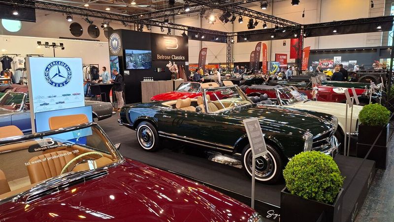 Glamour wie einst in Essen? Wer über den Eingang West die Messe betrat, landete in Halle – und war froher Dinge. (Bild: Dominsky – VCG)
