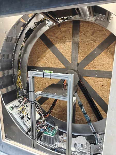 Mechanischer Aufbau im Prototyp eines bildgebenden Systems mit integrierter Antriebs- und Elektronikstruktur (Bild: Gkteso GmbH)