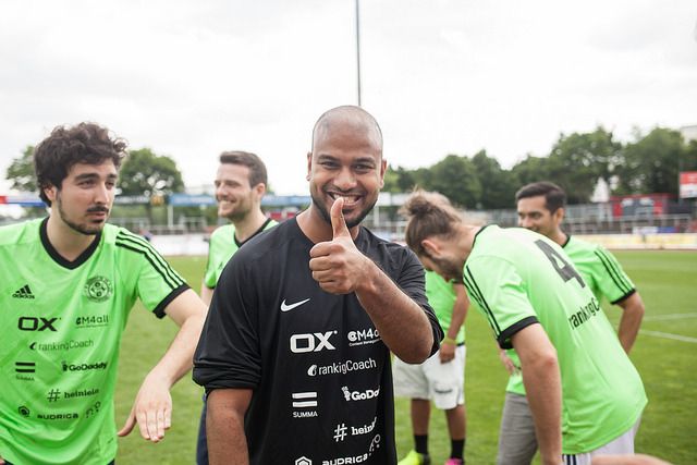 Team rankingCoach lies sich trotz einer Niederlage die Laune nicht vermiesen. (Bild: Open-Xchange)