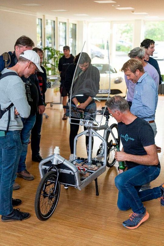 Leicht, „intelligent“ und natürlich zuverlässig! Das „Lasten-Leichtbau-Fahrrad“ (L-LBF) zeigt die vielfältigen Potenziale des funktionsintegrierten Leichtbaus für die E-Mobilität. Der Akku hält etwa besonders lange durch und konnte diebstahlsicher integriert werden.(Bild:  A. Lörcher / RLVD)