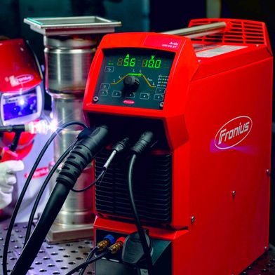 This is the new Artis 300, which completes the Artis range as the third variant. It stands for TIG DC welding up to 300 amps and is designed as an XT variant for all common voltage levels worldwide. (Image:Fronius)