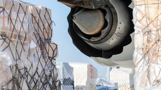 Weil wegen der Coronakrise so gut wie keine Bellyfracht im Bauch der Passagiermaschinen mehr möglich ist, setzt Cargo-Partner für den Frachttransport auf regelmäßige Charterflüge. (Cargo-Partner)