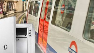 Die speziellen Gehäuse von Weidmüller bieten Schutz für die neue Zugsicherungstechnik in der London Underground.  (Shutterstock / pisaphotography)