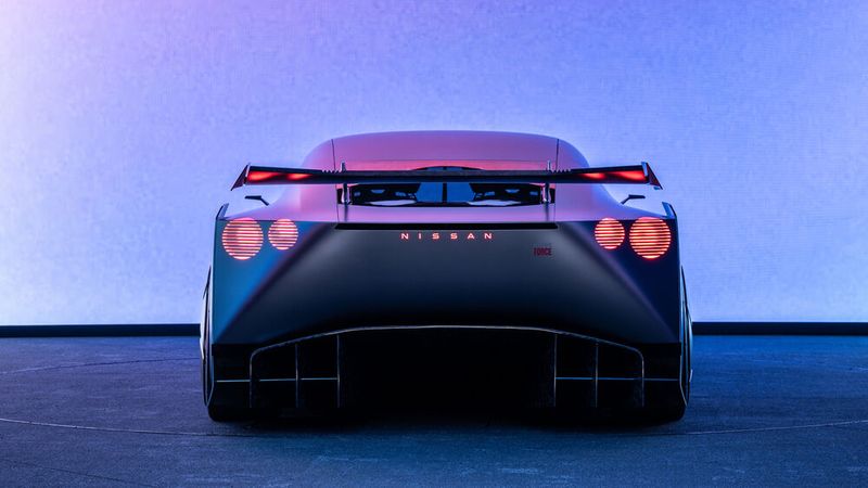 Der Sportwagen kommt auf eine Leistung von 1.000 kW/1.360 PS, der nicht näher erläuterte Antriebsstrang ist mit Nissans Allradsystem E-4orce kombiniert. (Bild: Nissan)